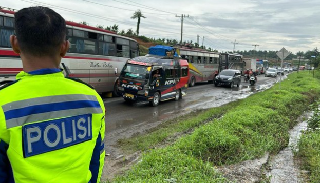 Macet Panjang di Jalinsum Asahan, Pengendara: Hampir 4 Jam Kendaraan Tak Bergerak